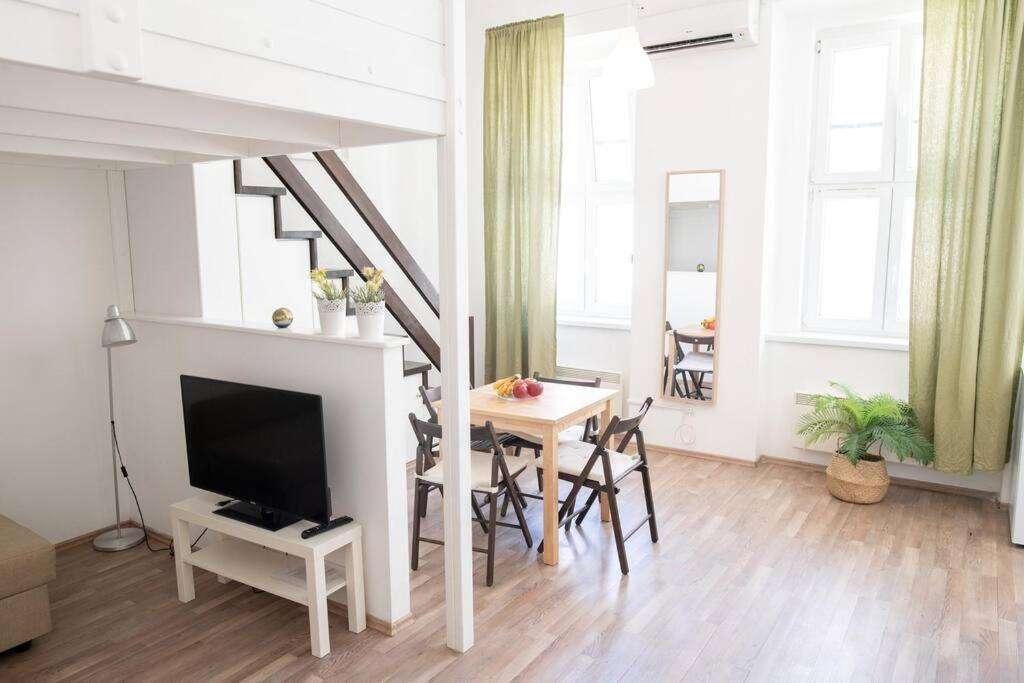 N28 Studio Next To Andrassy Boulevard. ブダペスト エクステリア 写真